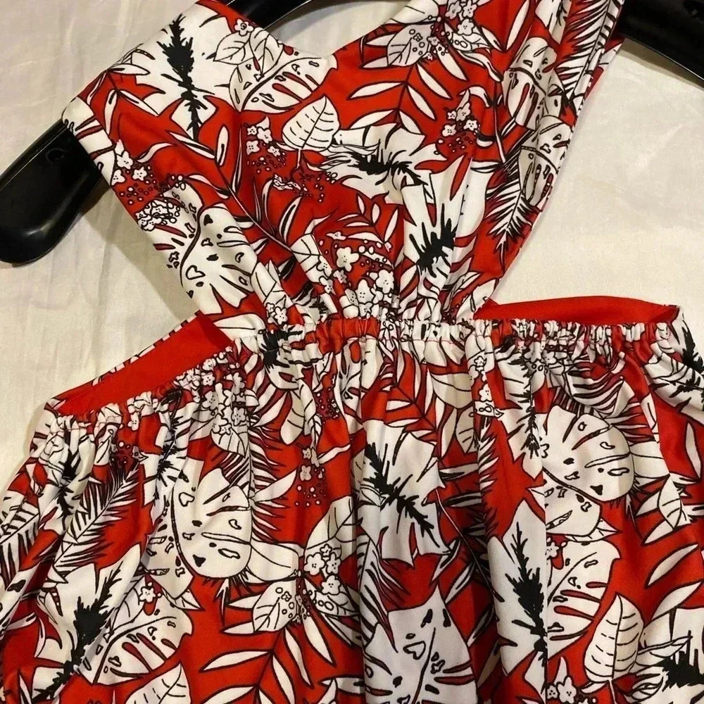 Weekend by Suzanne Betro Awesome Cross Front Top, Size M, Color Red White Black - Picture 4 of 7